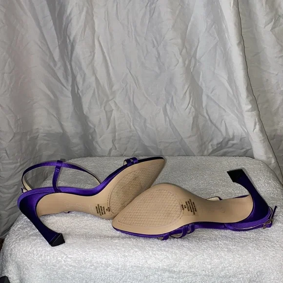 Jessica Simpson Pyine strappy heels NWOT sz. 7. Purple, triangular heel - Picture 4 of 7
